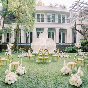 Venkovní versus vnitřní místo pro svatební obřad: Jak si vybrat to pravé?