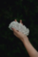 Luxusní svatební doplněk – čelenka s perlovým zdobením na kovovém základu