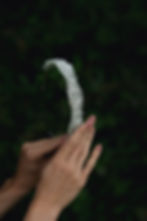 Stříbrná svatební čelenka s jemnými krystalky – elegantní svatební doplněk do vlasů