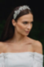 Čelenka pro nevěstu – pohled z profilu na detail zdobení