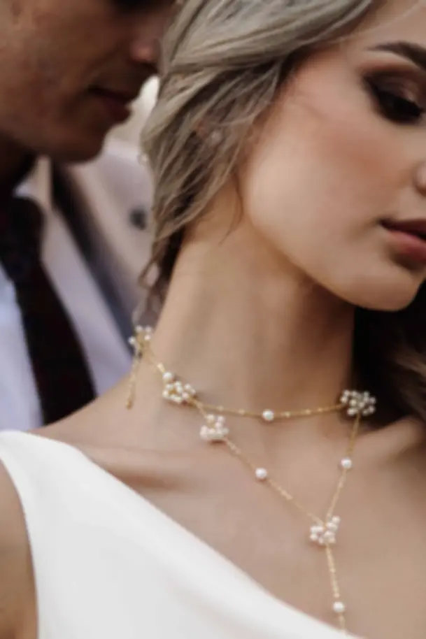 Jemný perlový náhrdelník na pozlaceném řetízku