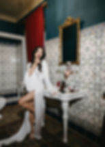 Svatební župan pro nevěstu z pravého hedvábí s luxusní výšivkou na rukávech