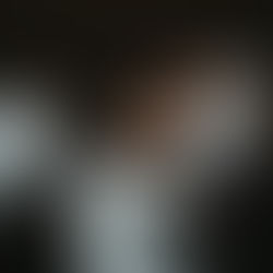 Nevěsta v hedvábném svatebním županu