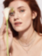 Jemný svatební náhrdelník s diamantem jako elegantní detail svatebního vzhledu