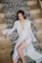 Svatební župan s perličkovým zdobením na rukávech z pravého italského hedvábí