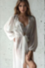 Dlouhý dámský župan z jemného šifonu s elegantní vsadkou