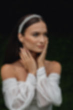 Svatební čelenka ve stříbrné barvě s krystaly