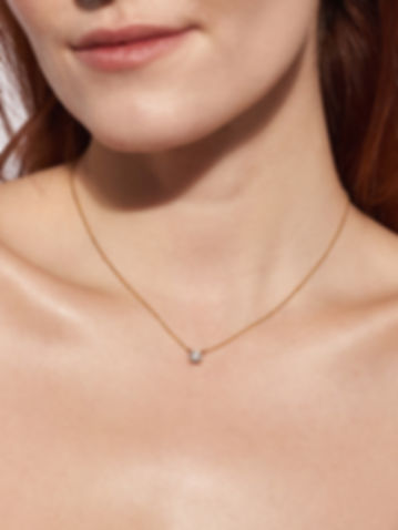 Svatební diamantový náhrdelník s kulatým diamantem na jemném řetízku