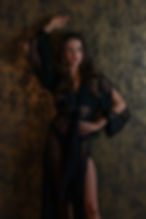 Dlouhý šifonový župan pro ženy s průsvitným materiálem a jemnou siluetou