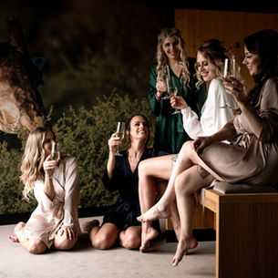 Nevěsta a družičky: Tradice, přátelství a kouzlo svatebního rituálu