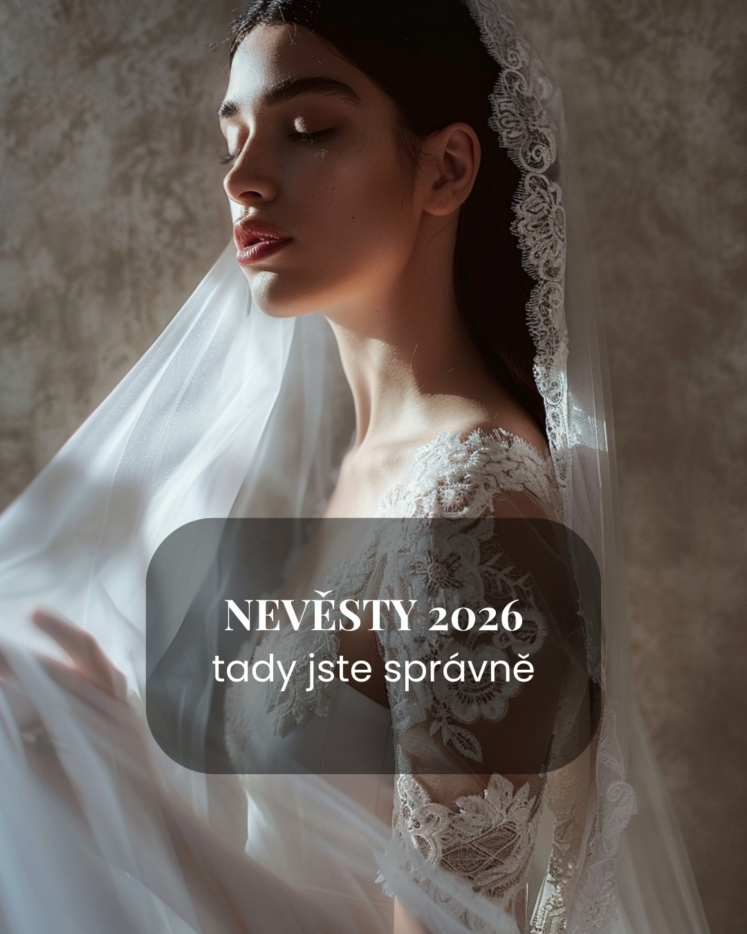 Nevěsty 2026, tady jste správně.

Svatba není o tom splnit něčí očekávání ale o tom vybrat si, co s Vámi rezonuje. 🤍

Detaily. Materiály. Ticho před velkým okamžikem.
Tvoříme pro ženy, které vědí, že krása není hlasitá.

Pokud plánujete svatbu v roce 2026,
tenhle svět je Váš. 🤍