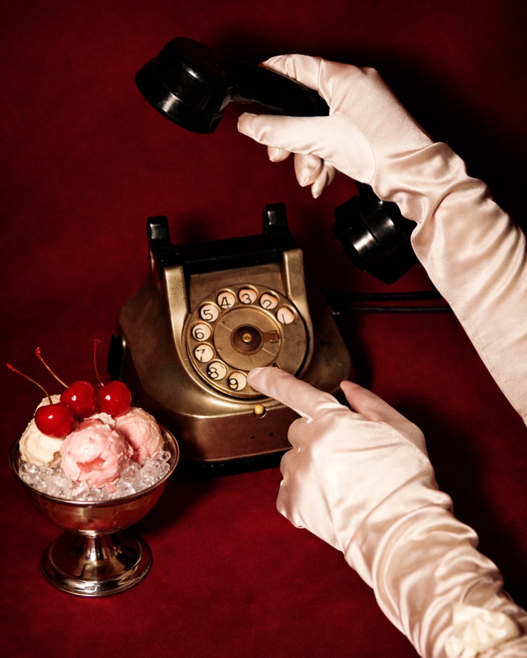 Valentýn je za dveřmi.
A některé odpovědi
se neříkají slovy.

Divinité Valentine Edit. 💄💋