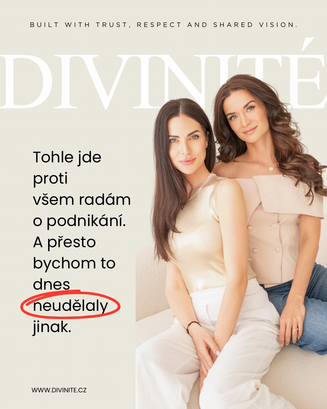 Některé cesty se časem rozdělí.
Ne proto, že by nefungovaly.

Divinité vzniklo z přátelství, důvěry a společné vize.
A přesně v tomhle duchu se dnes mění jeho kapitola.

Patricie se rozhodla ze značky vystoupit, aby se mohla naplno věnovat své další životní cestě.
Byla to ona, kdo s myšlenkou na Divinité přišel.
Bez ní by tenhle příběh nikdy nezačal.

Děkujeme za vše, co jsme spolu vytvořily.
Za roky práce, sdílených snů i odvahy jít proti proudu.

Divinité pokračuje dál pod vedením Adély.
Se stejnými hodnotami.
Se stejným srdcem.
Jen v nové kapitole.

A to nejdůležitější?
Zůstává přátelství. 🤍

Děkujeme, že jste součástí našeho příběhu.
—
Adéla & Patricie